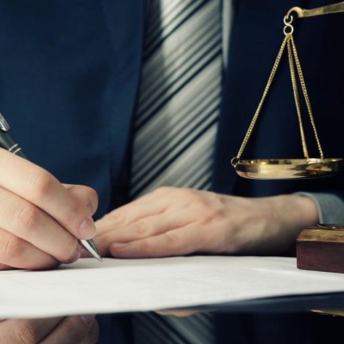 Een contract wordt getekend